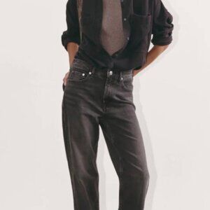 Everlane Straight Cheeky Jean in color "Night"